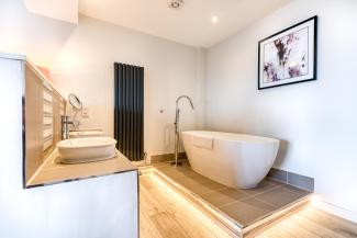 The bathtub in a luxury sea view with balcony room at Sandy Cove Hotel